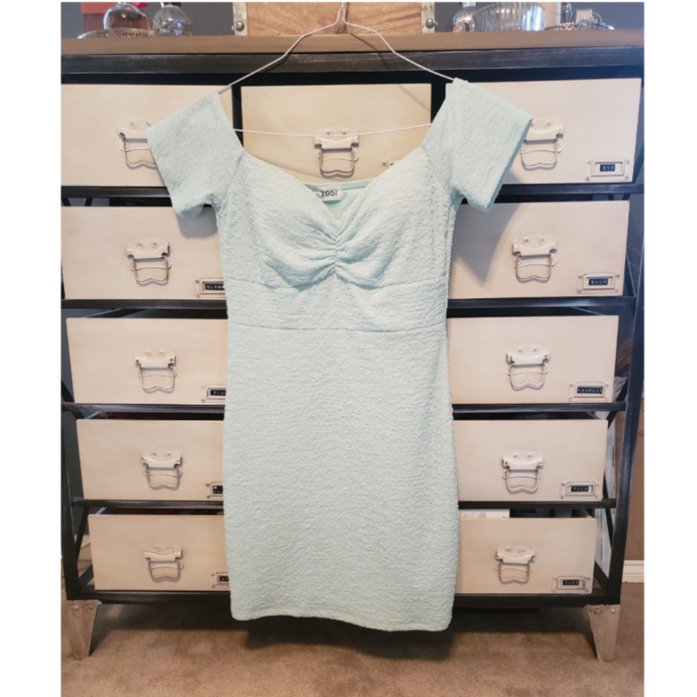 Tobi Pucker Off Shoulder Dress